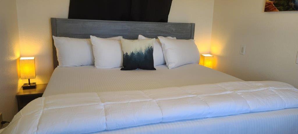 070A Grand Canyon Studio with Kitchenette, Accommodates 4