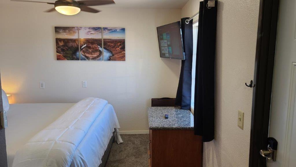 070A Grand Canyon Studio with Kitchenette, Accommodates 4