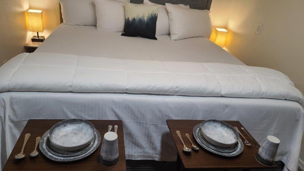 070A Grand Canyon Studio with Kitchenette, Accommodates 4