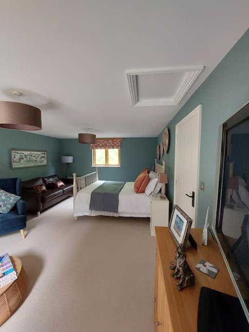 Communal lounge/ TV room