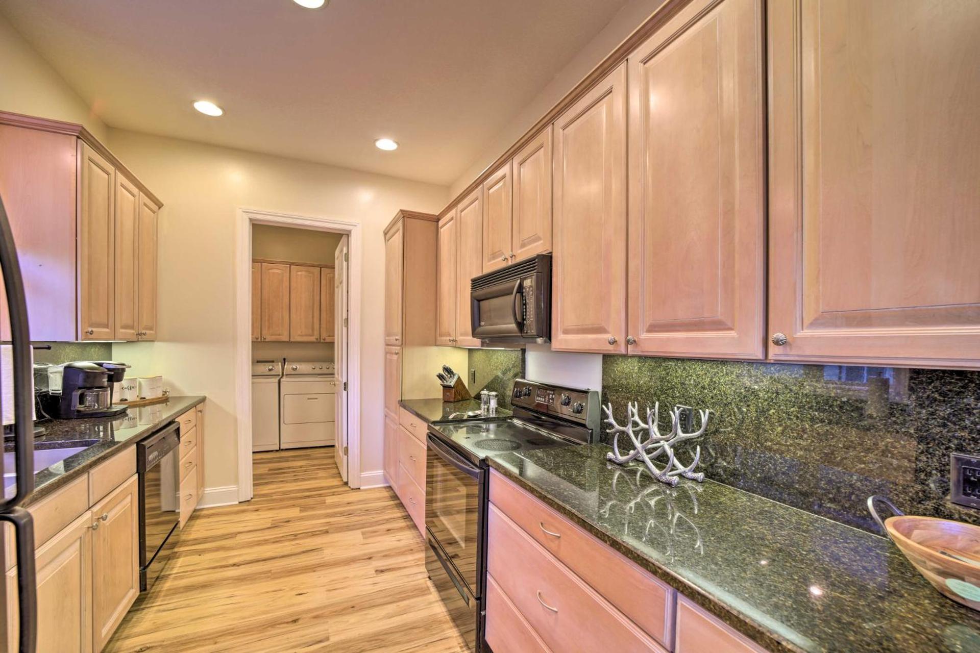 Beautiful Whittier Condo with Deck and Mtn Views!