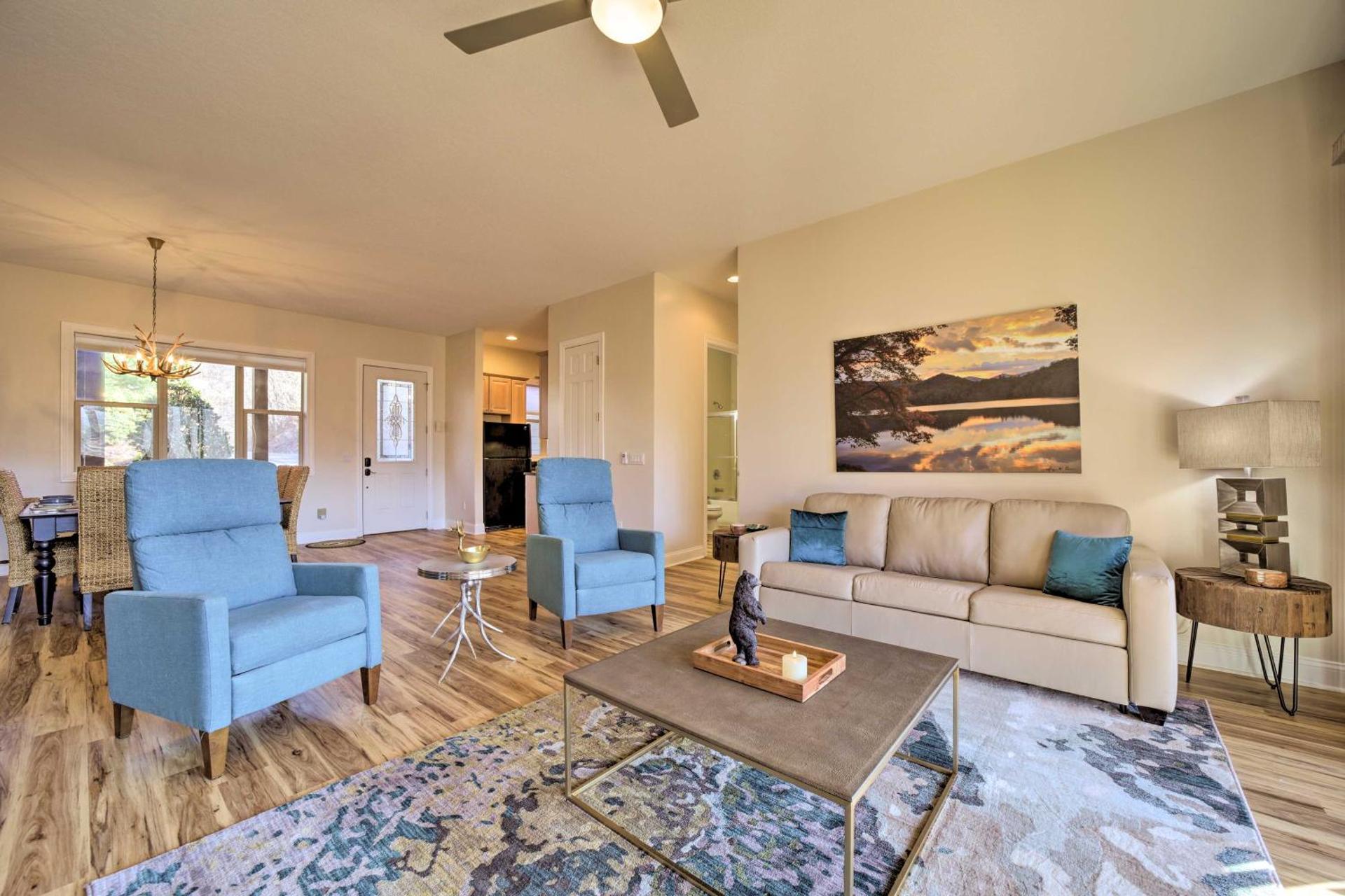 Beautiful Whittier Condo with Deck and Mtn Views!