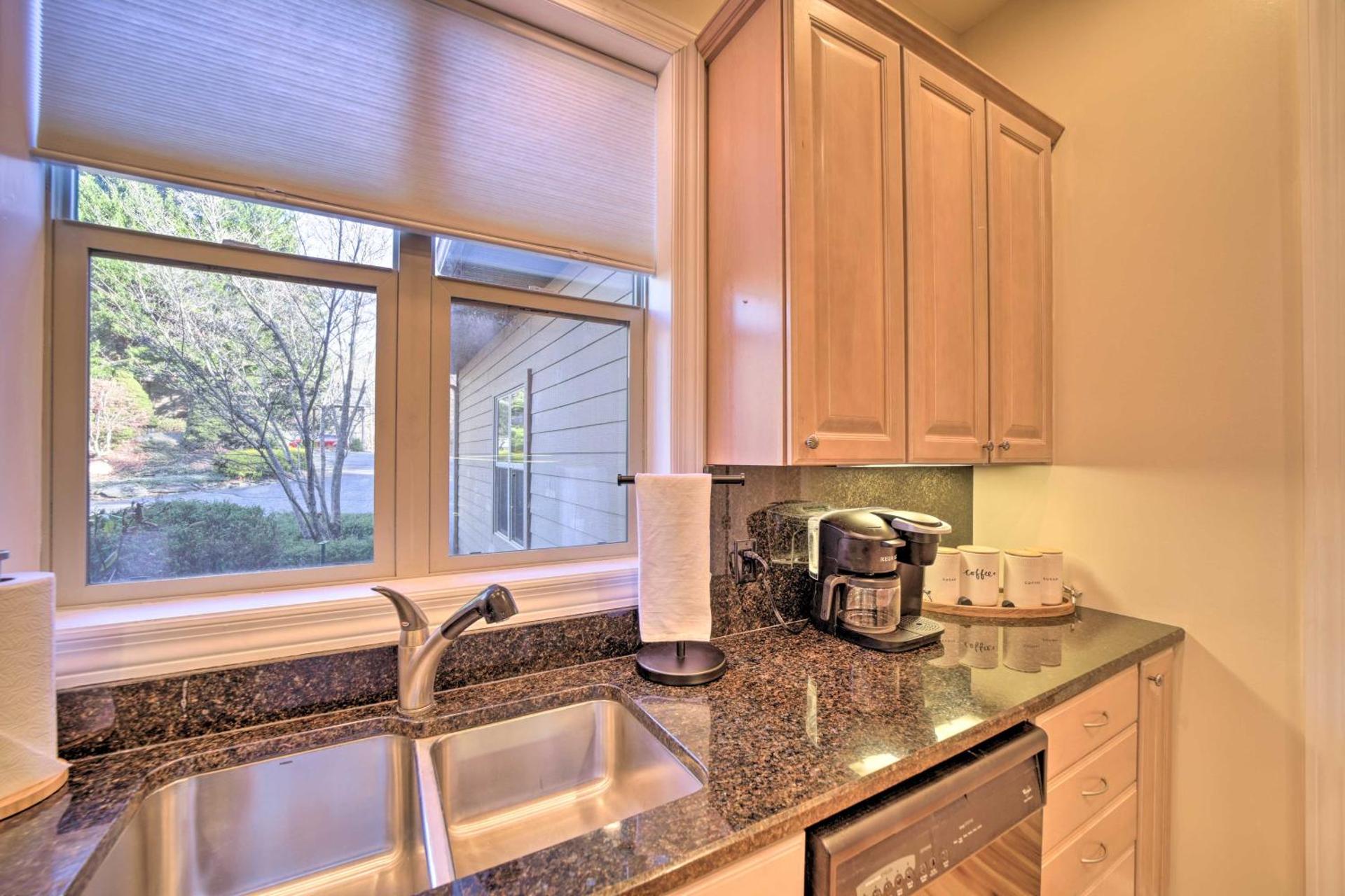 Beautiful Whittier Condo with Deck and Mtn Views!