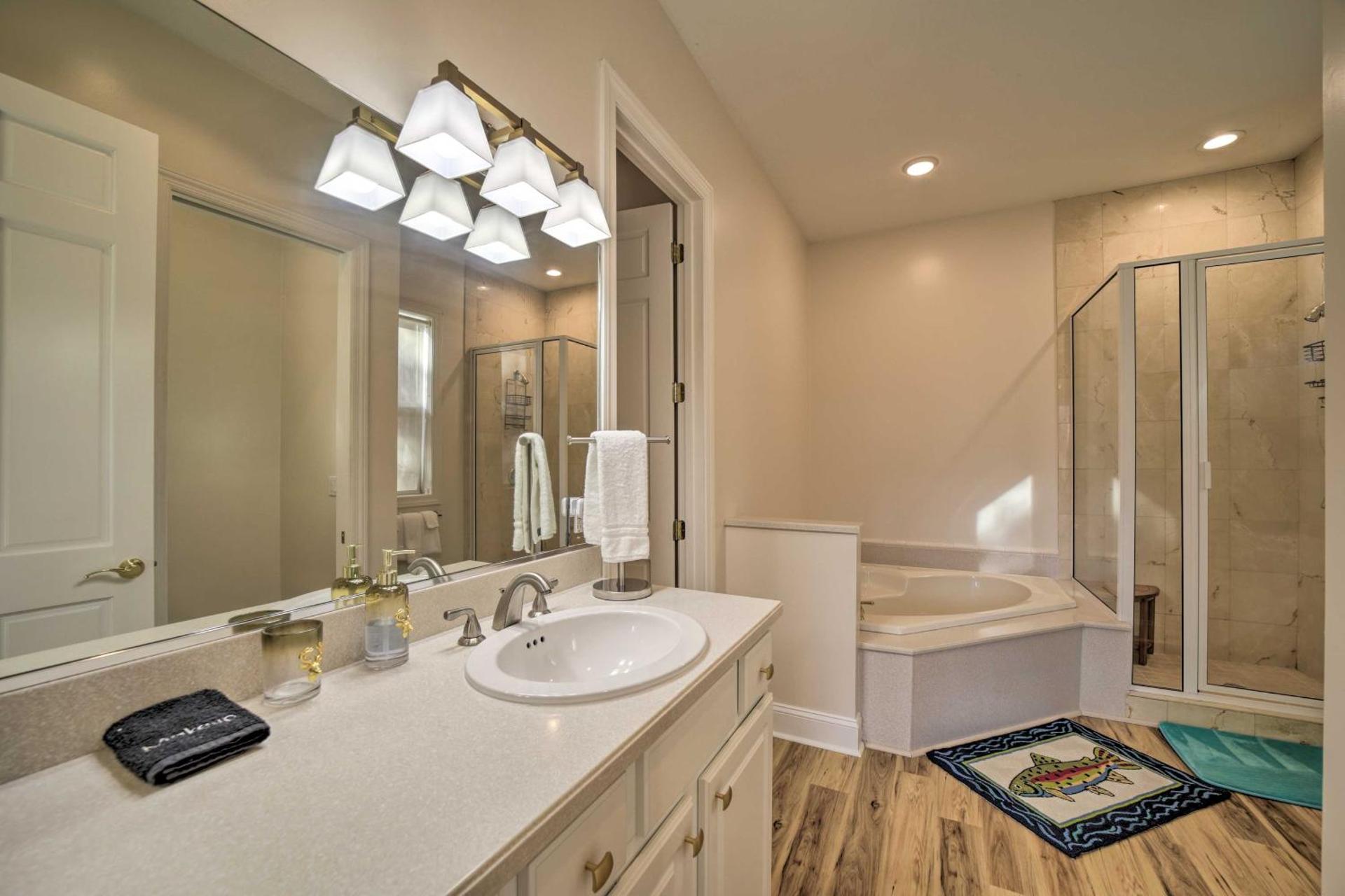 Beautiful Whittier Condo with Deck and Mtn Views!