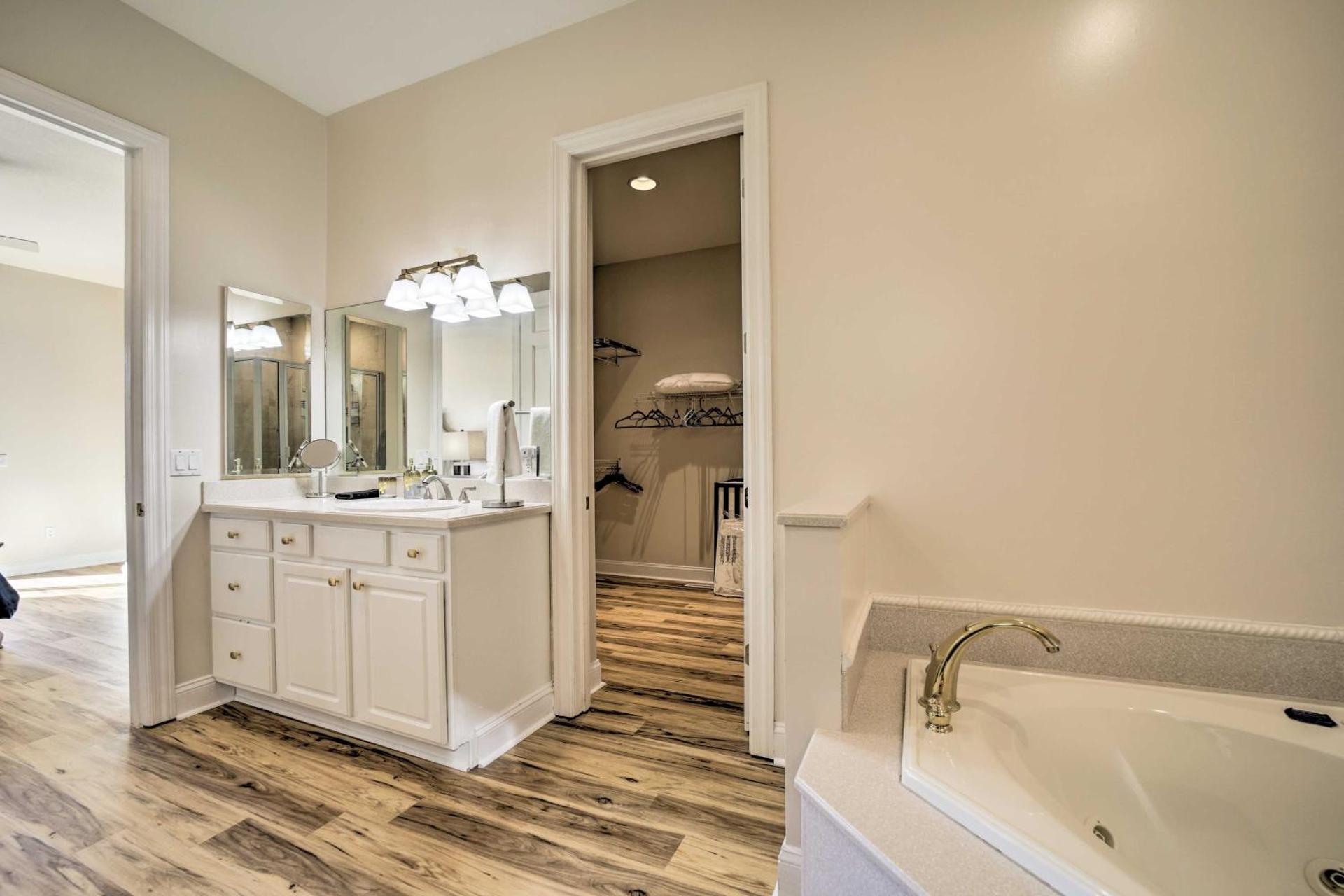 Beautiful Whittier Condo with Deck and Mtn Views!