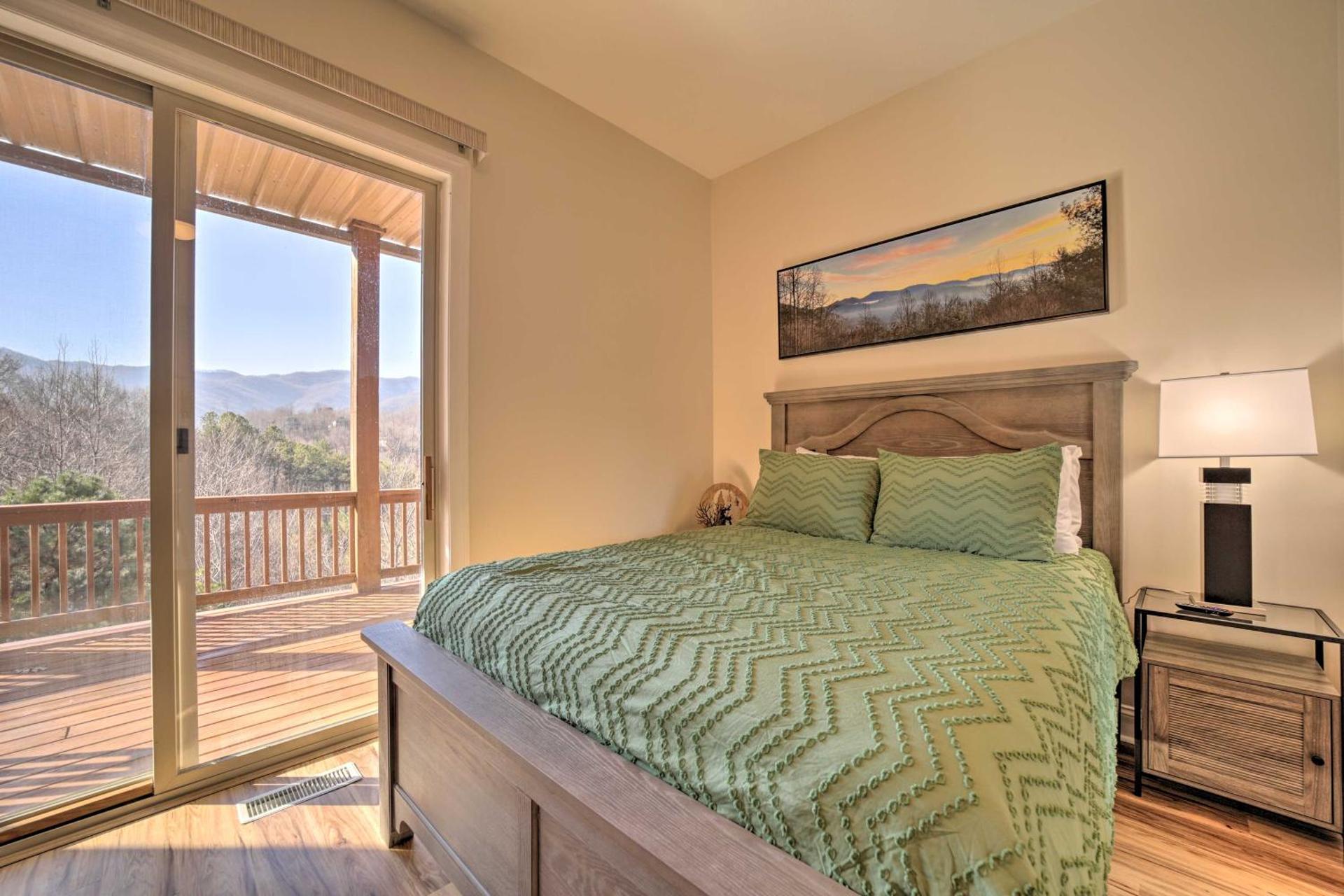 Beautiful Whittier Condo with Deck and Mtn Views!