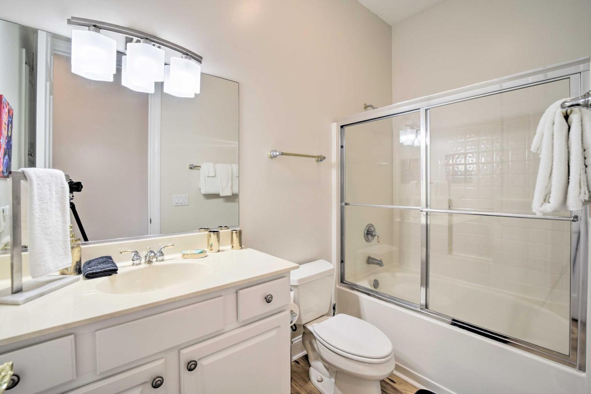 Beautiful Whittier Condo with Deck and Mtn Views!