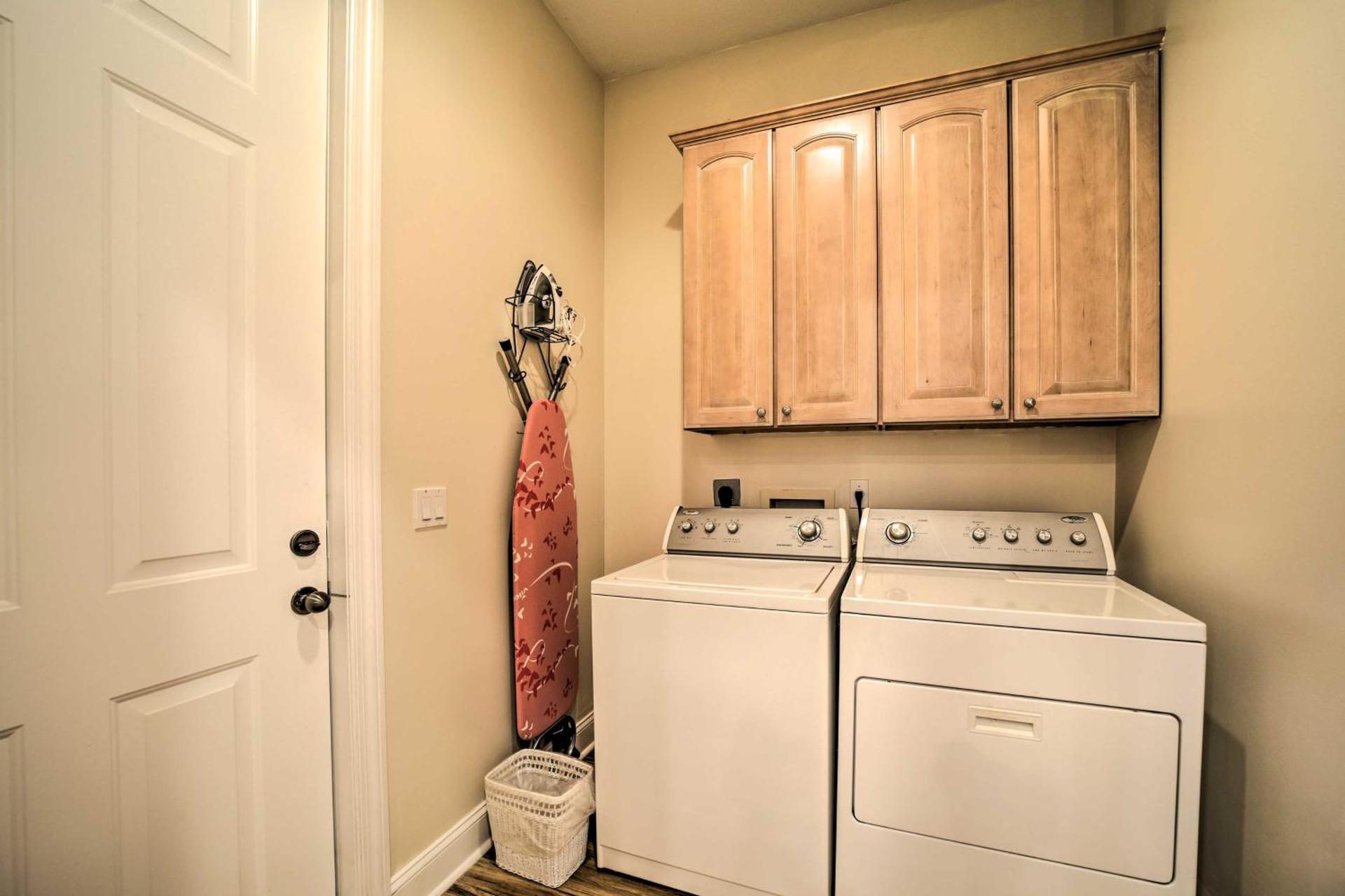 Beautiful Whittier Condo with Deck and Mtn Views!