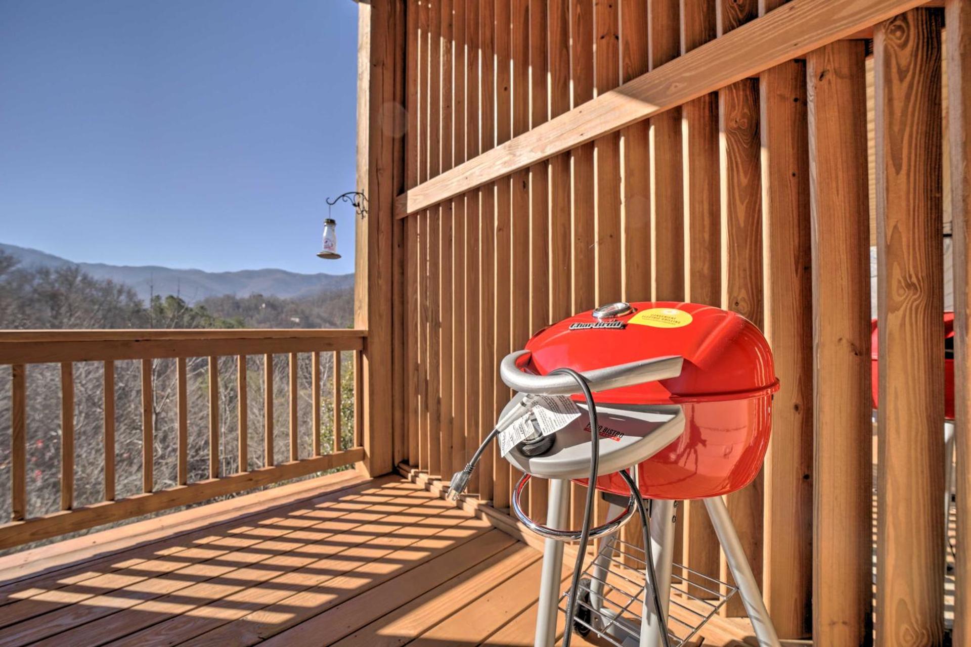 Beautiful Whittier Condo with Deck and Mtn Views!