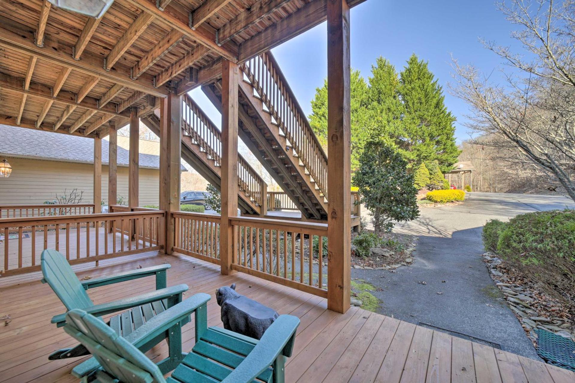 Beautiful Whittier Condo with Deck and Mtn Views!