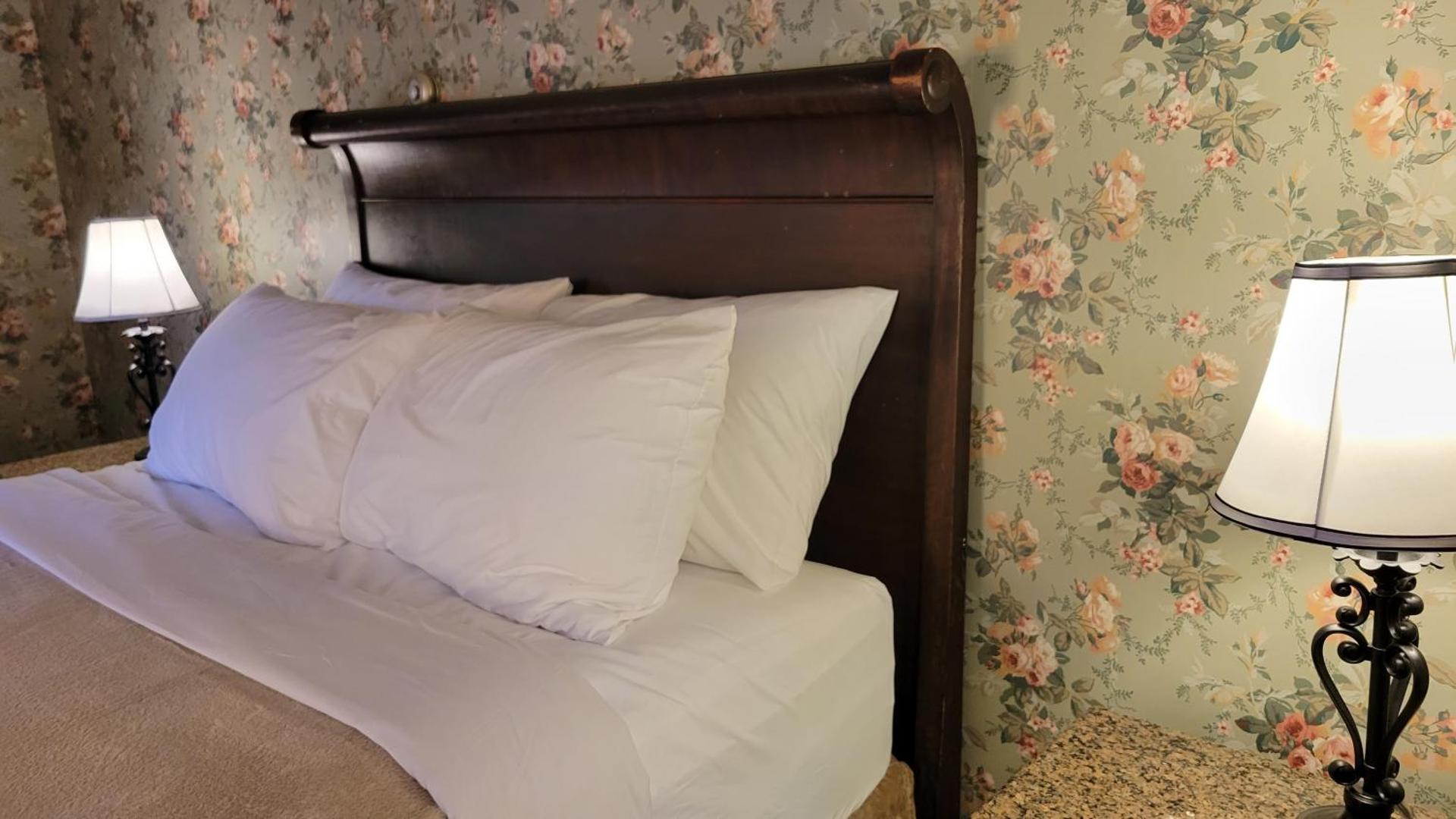 The Elizabeth Inn and Restaurant