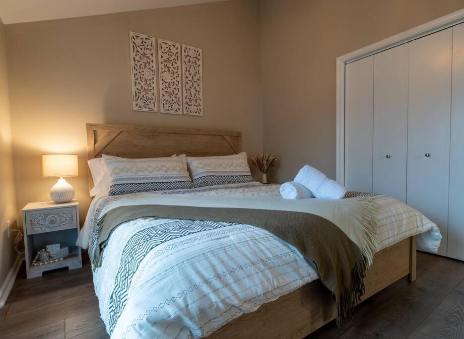 Charming Corner Newly Furnished Townhome