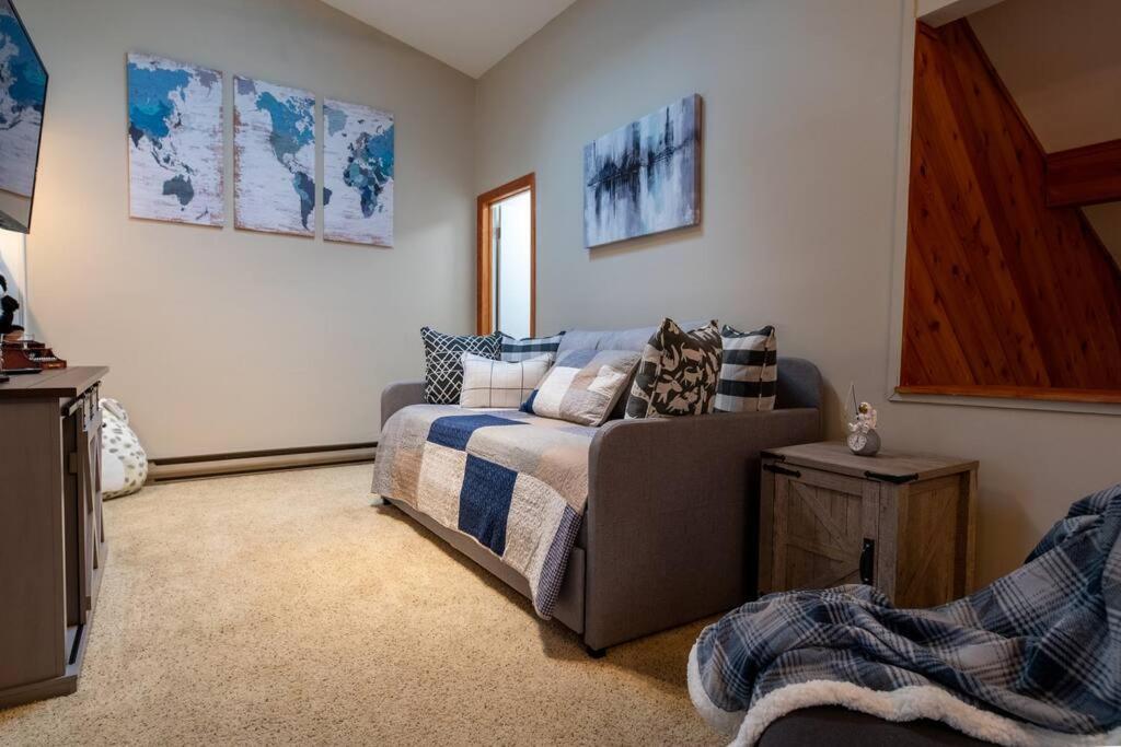 Charming Corner Newly Furnished Townhome