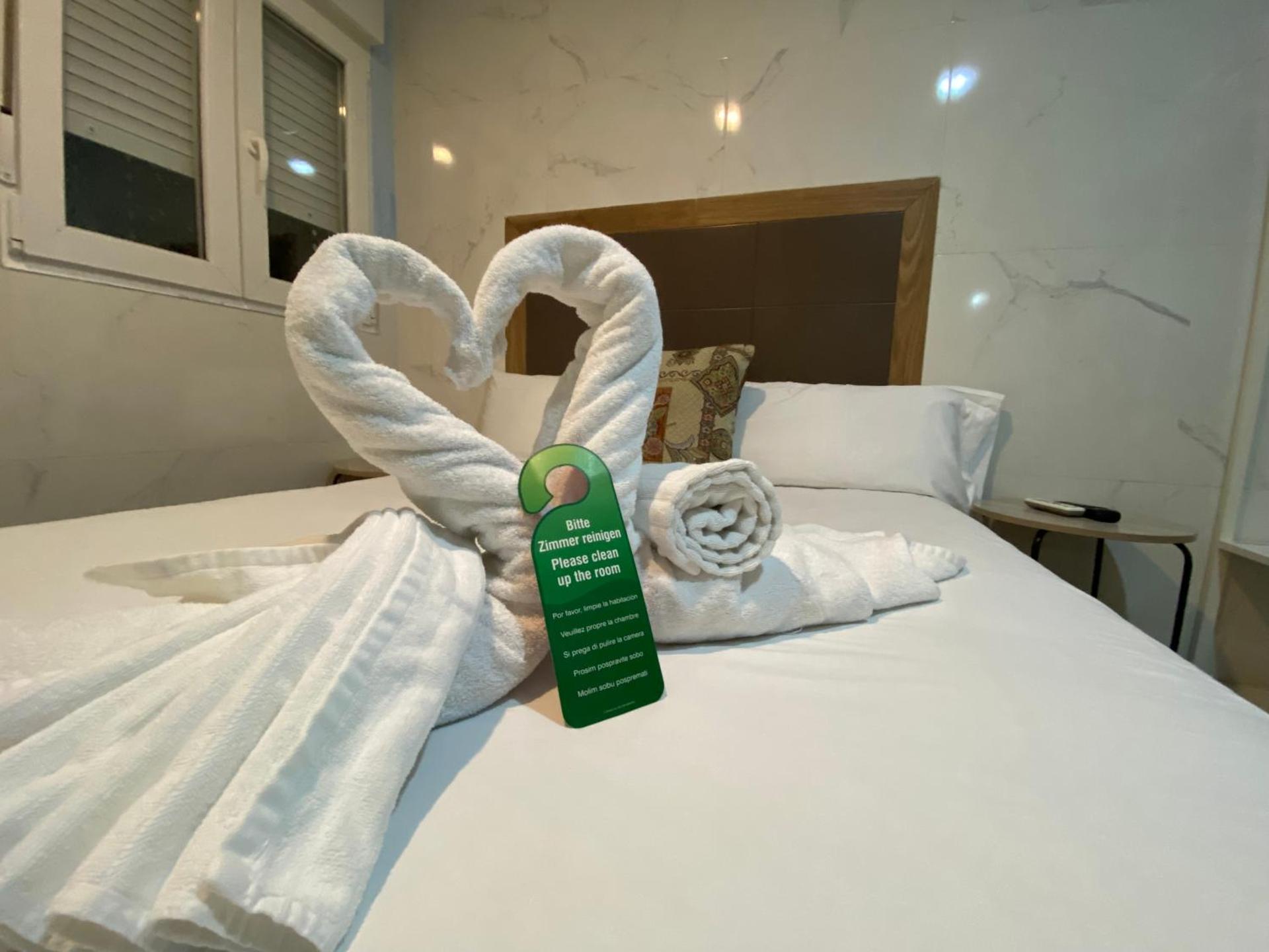 Hostal Avenida Andalucia - Solo Adultos