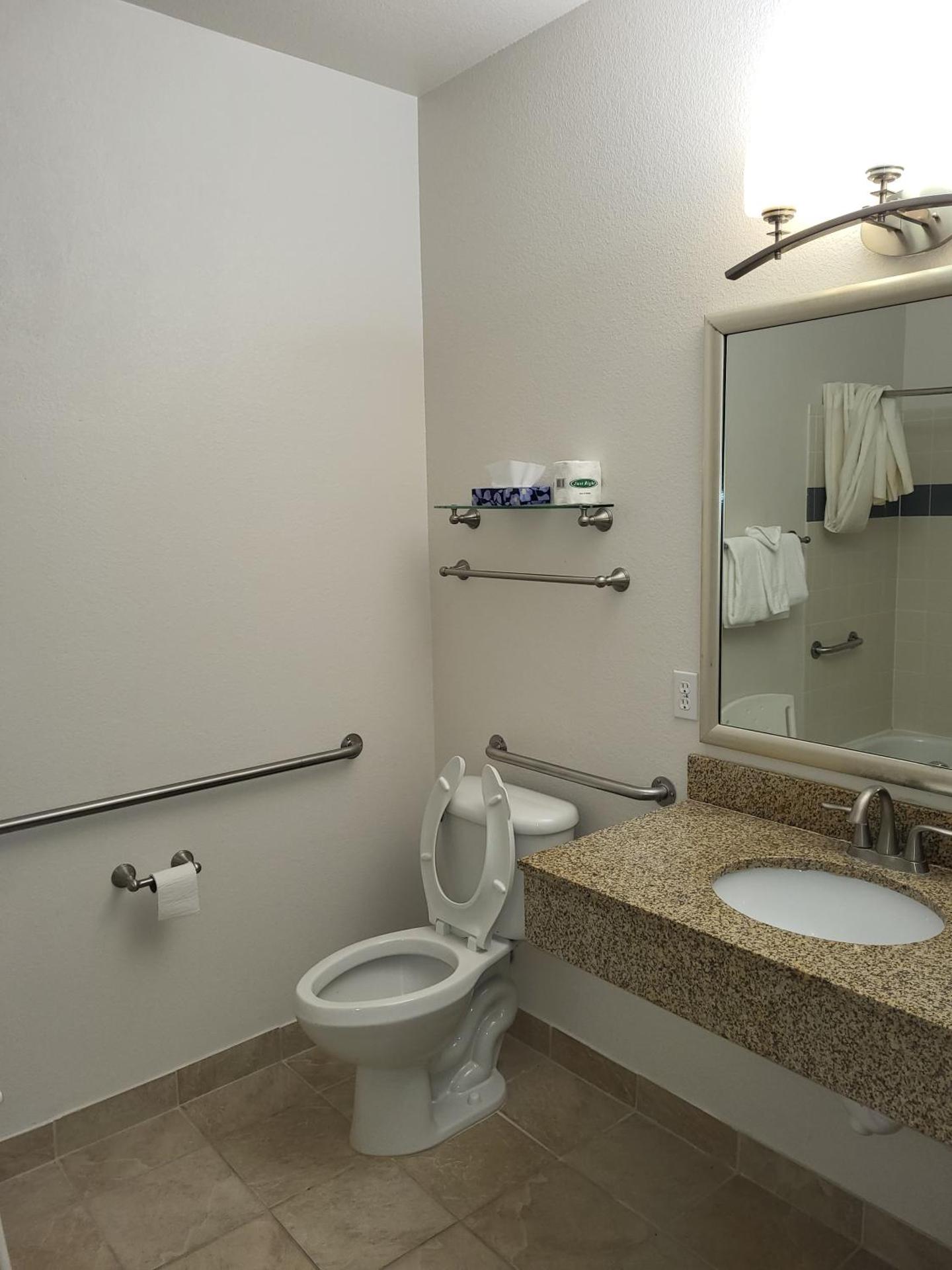 Queen Room - Mobility Access/Non-Smoking