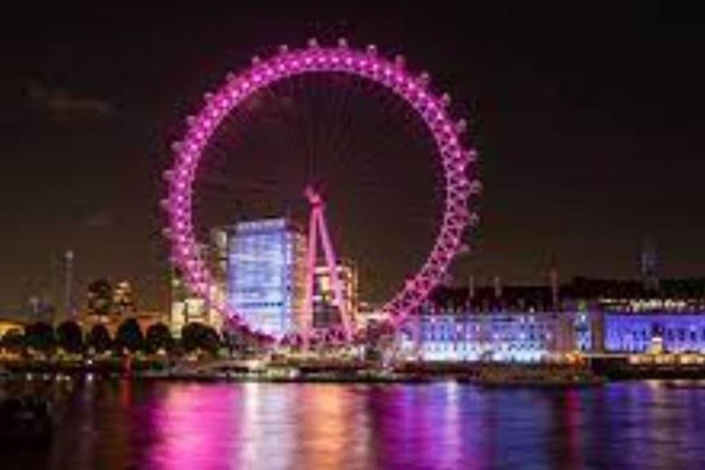 Spacious 2 Bed Urban Jungle Flat, Central London