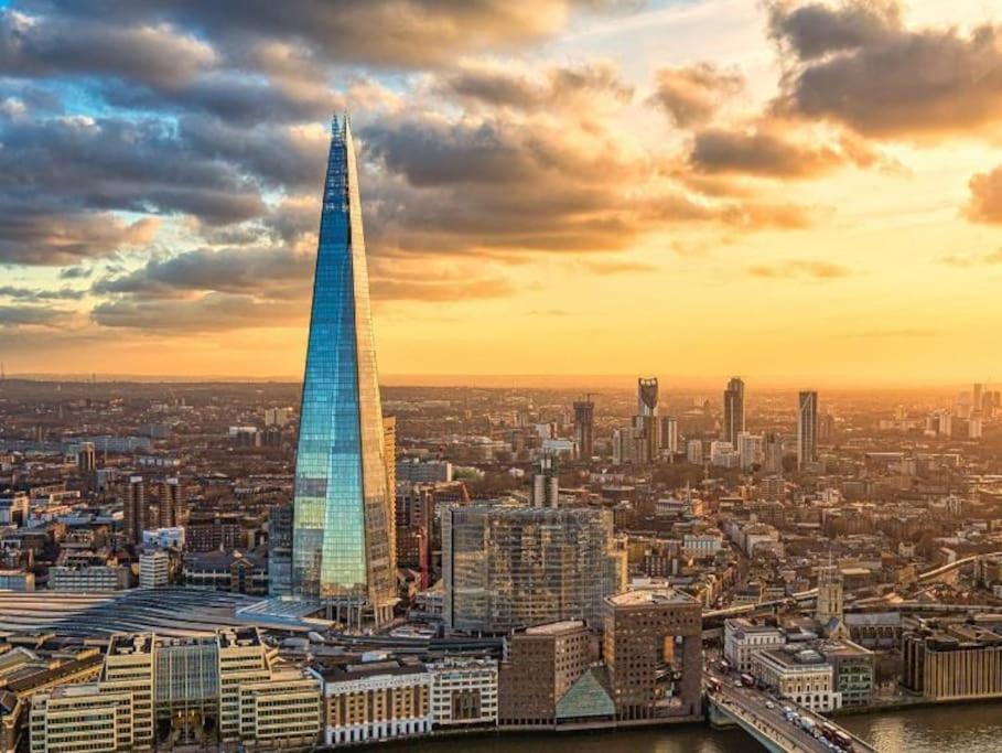 Spacious 2 Bed Urban Jungle Flat, Central London