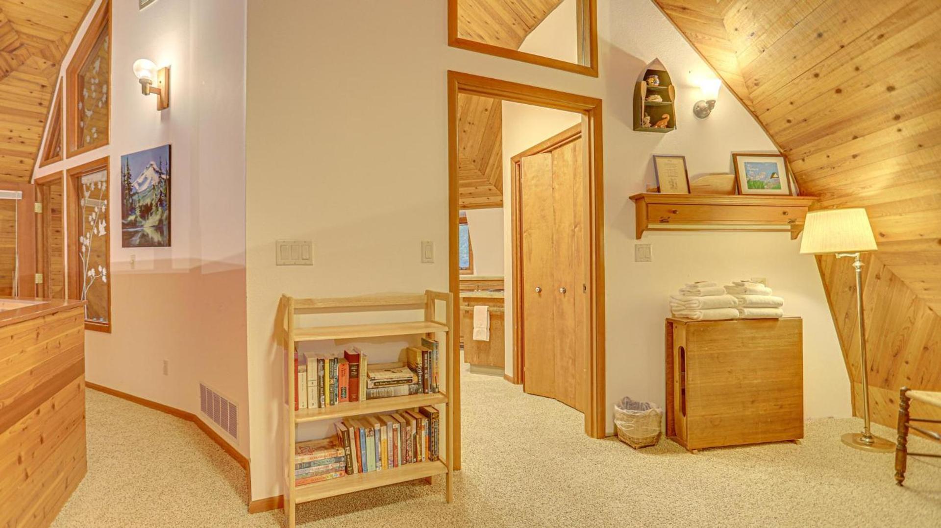 Cedar Creek Hideaway - Meredith Lodging