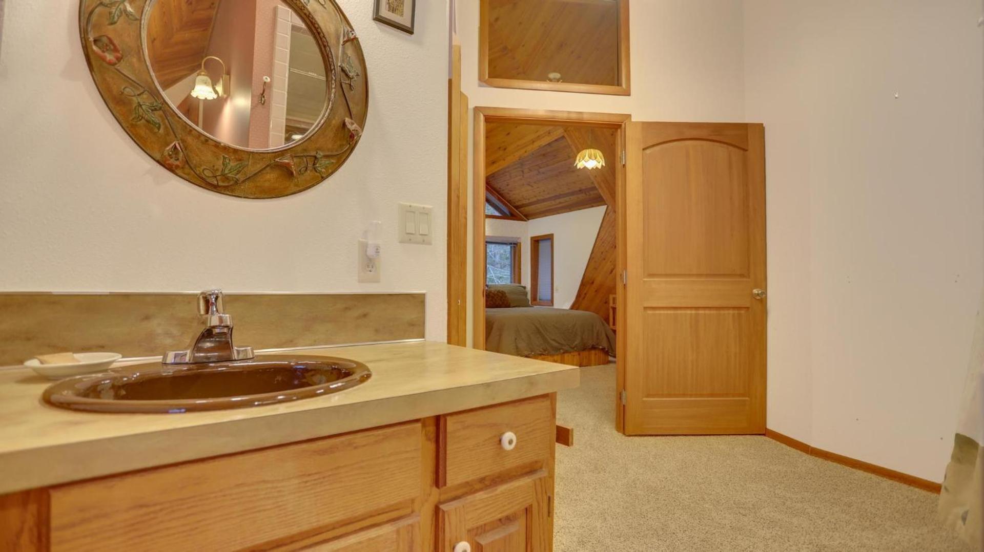 Cedar Creek Hideaway - Meredith Lodging