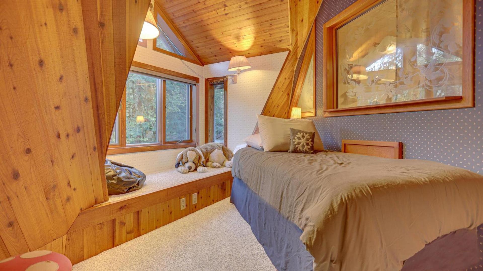 Cedar Creek Hideaway - Meredith Lodging