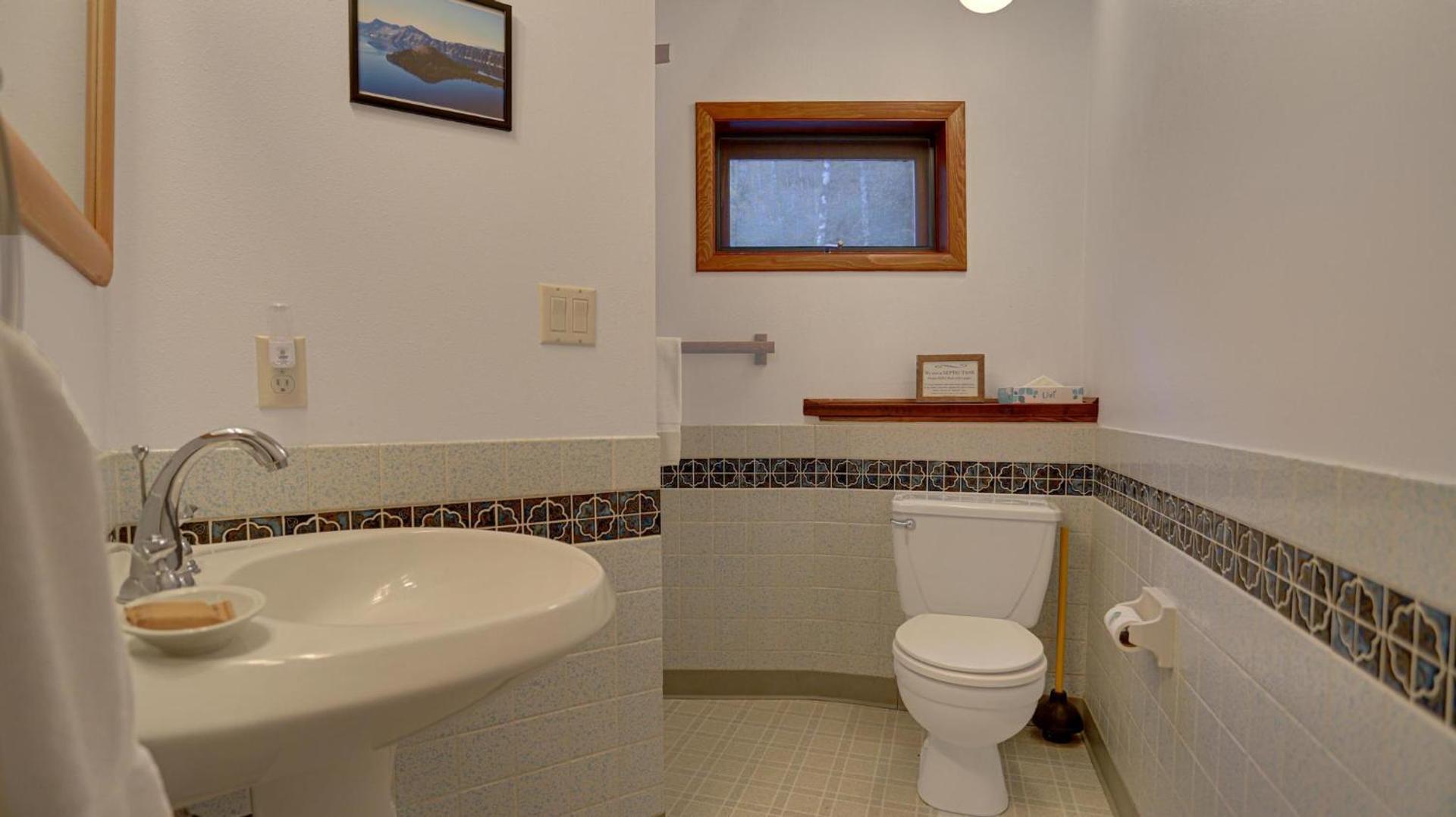 Cedar Creek Hideaway - Meredith Lodging