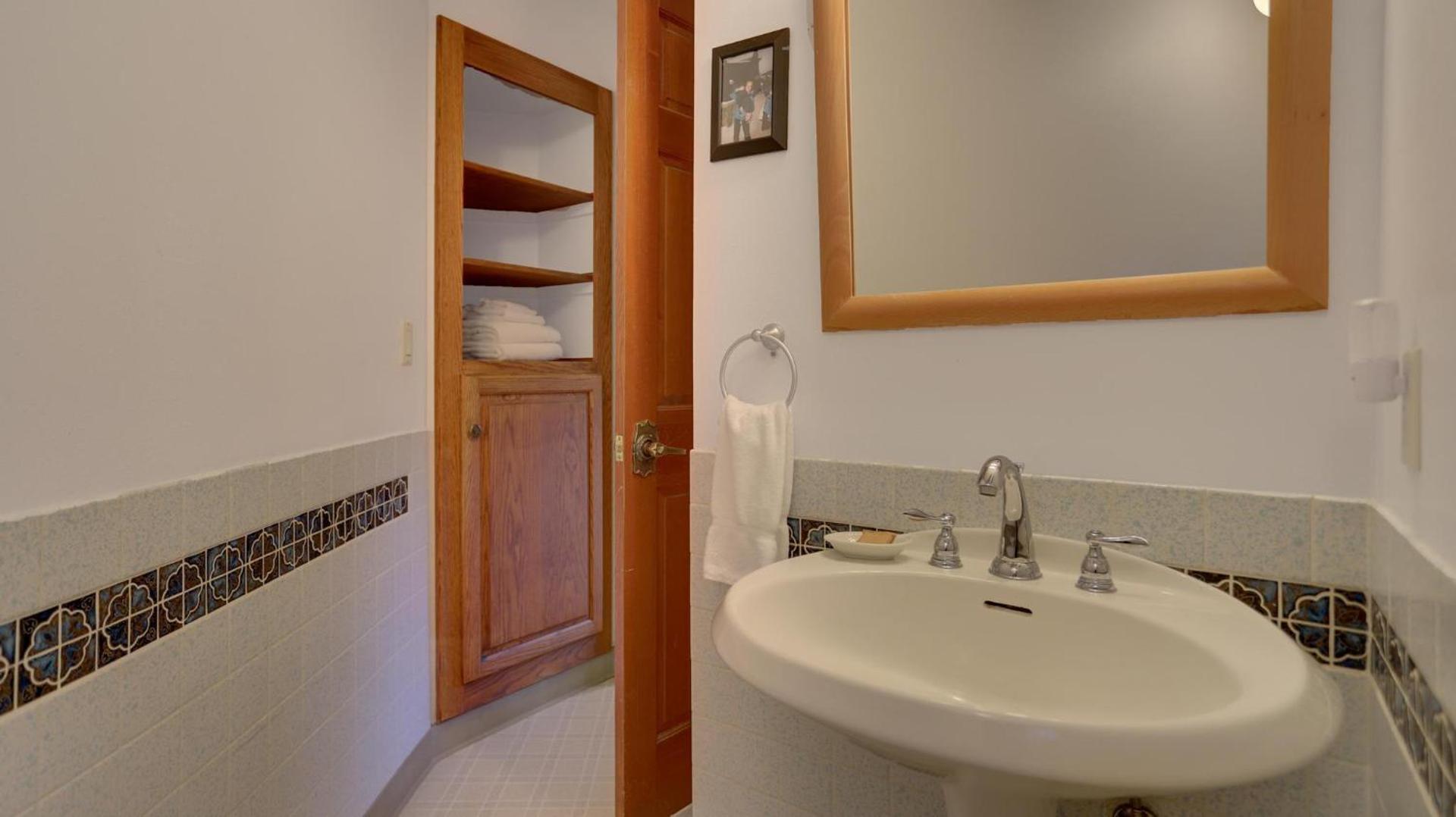 Cedar Creek Hideaway - Meredith Lodging