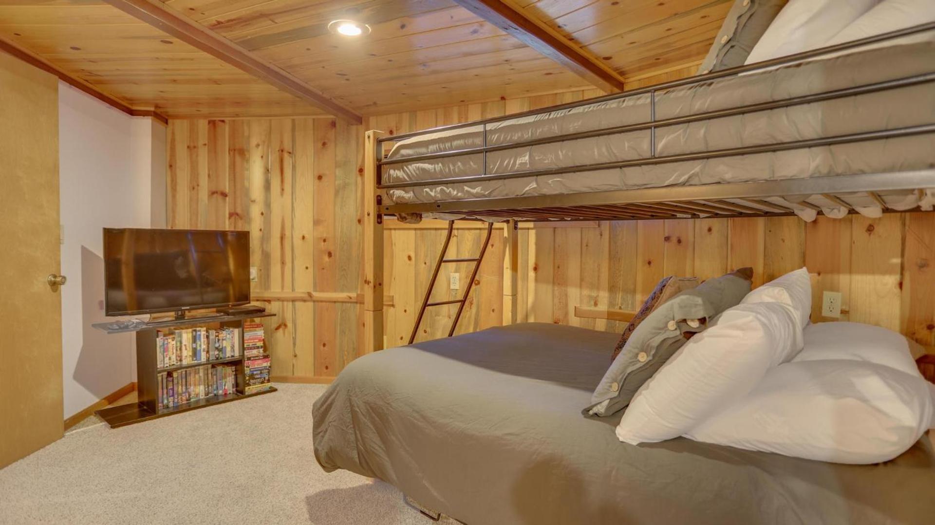 Cedar Creek Hideaway - Meredith Lodging