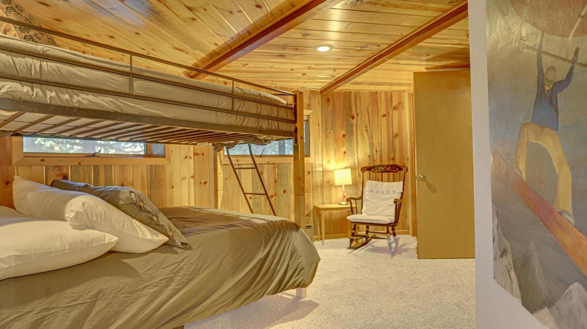 Cedar Creek Hideaway - Meredith Lodging