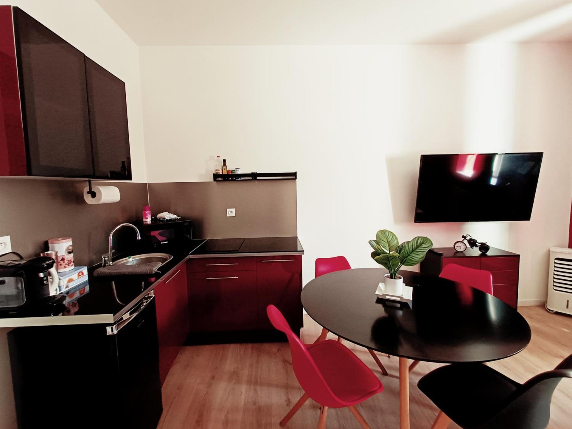 Kitchen or kitchenette