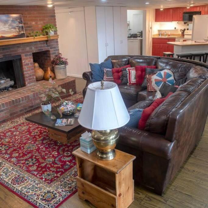 2 Bedroom Apartment overlooks WCU and Cullowhee NC - Smoke and Pet free