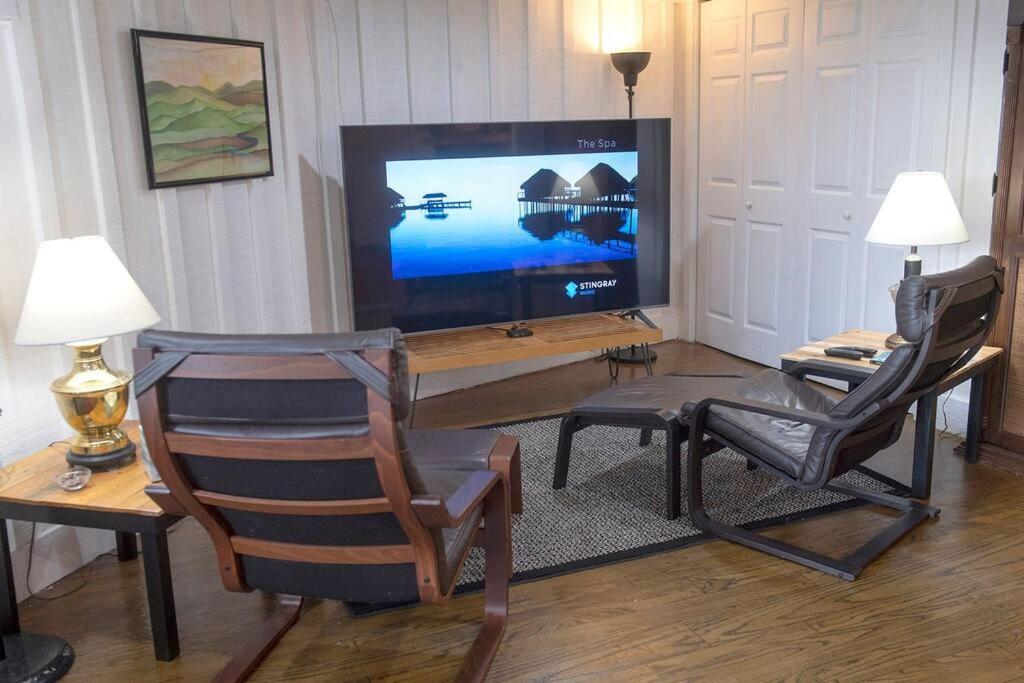 2 Bedroom Apartment overlooks WCU and Cullowhee NC - Smoke and Pet free