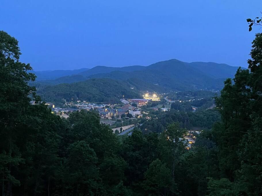 2 Bedroom Apartment overlooks WCU and Cullowhee NC - Smoke and Pet free
