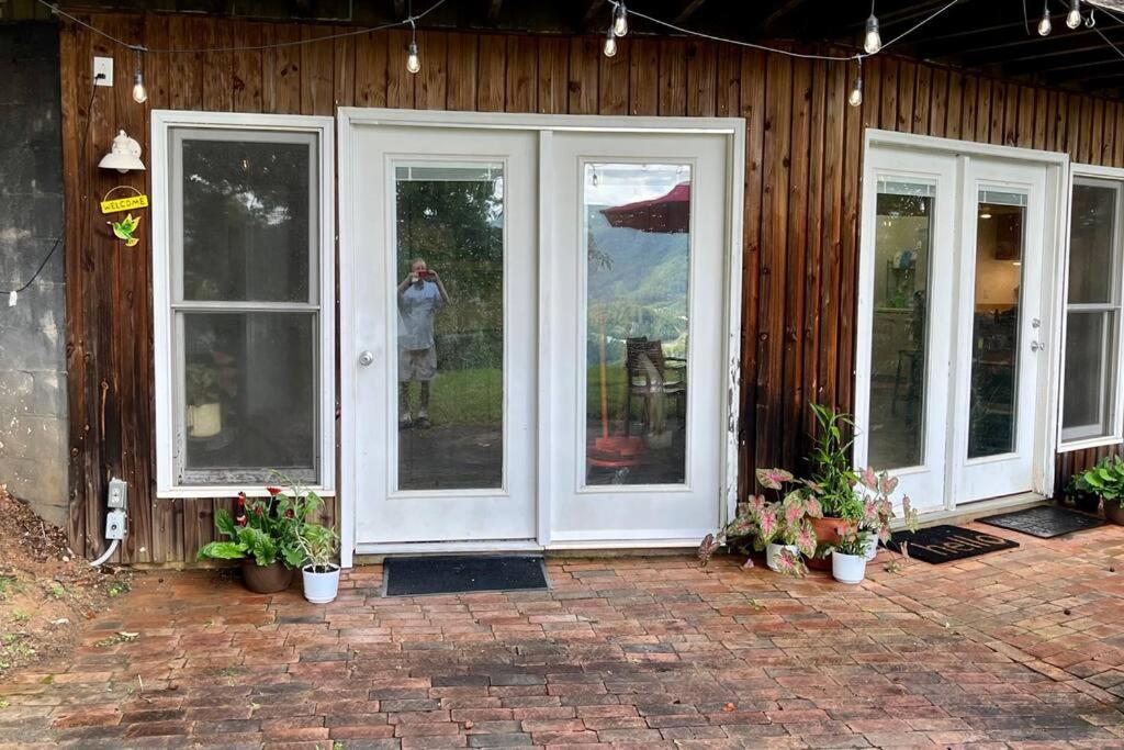 2 Bedroom Apartment overlooks WCU and Cullowhee NC - Smoke and Pet free