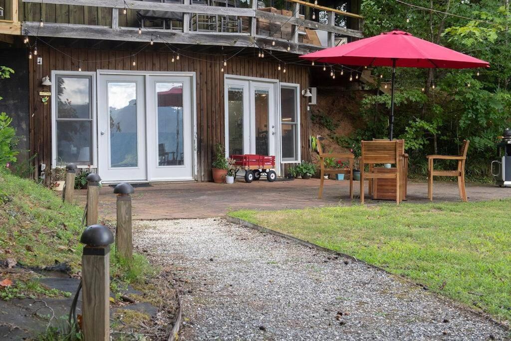 2 Bedroom Apartment overlooks WCU and Cullowhee NC - Smoke and Pet free