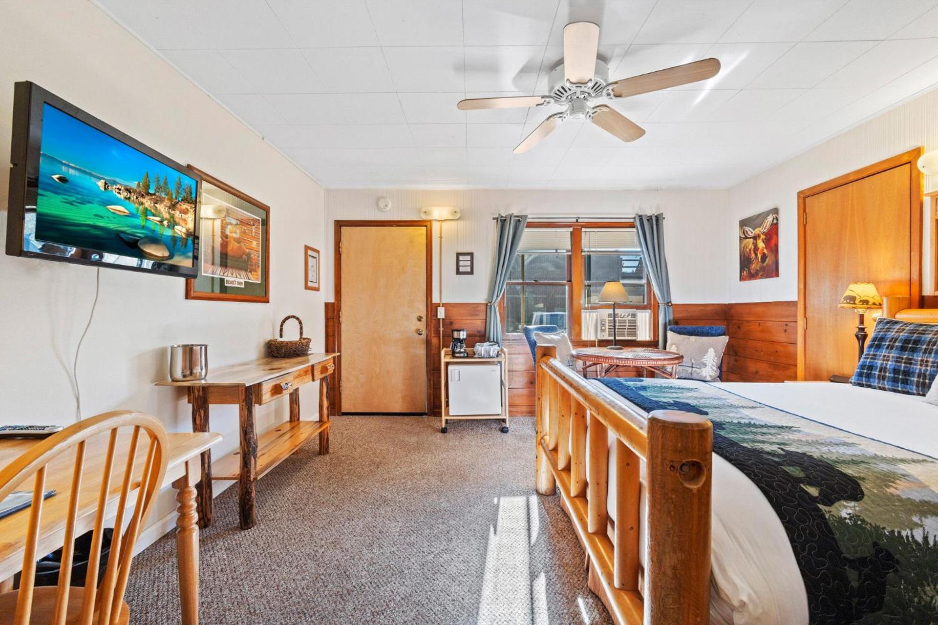 No. 4 Queen Room (Pet-friendly)