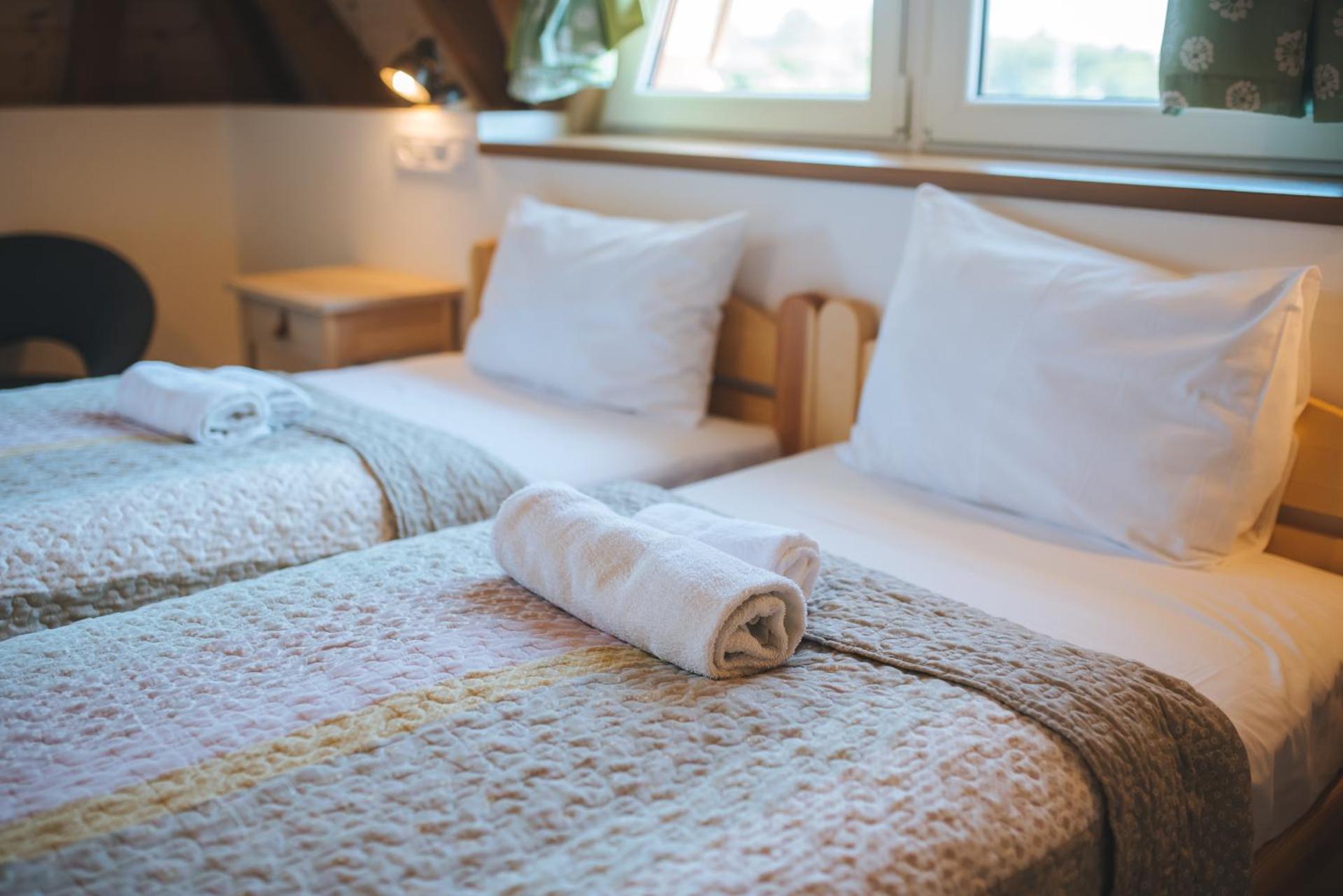 Kormorán tóparti szobák