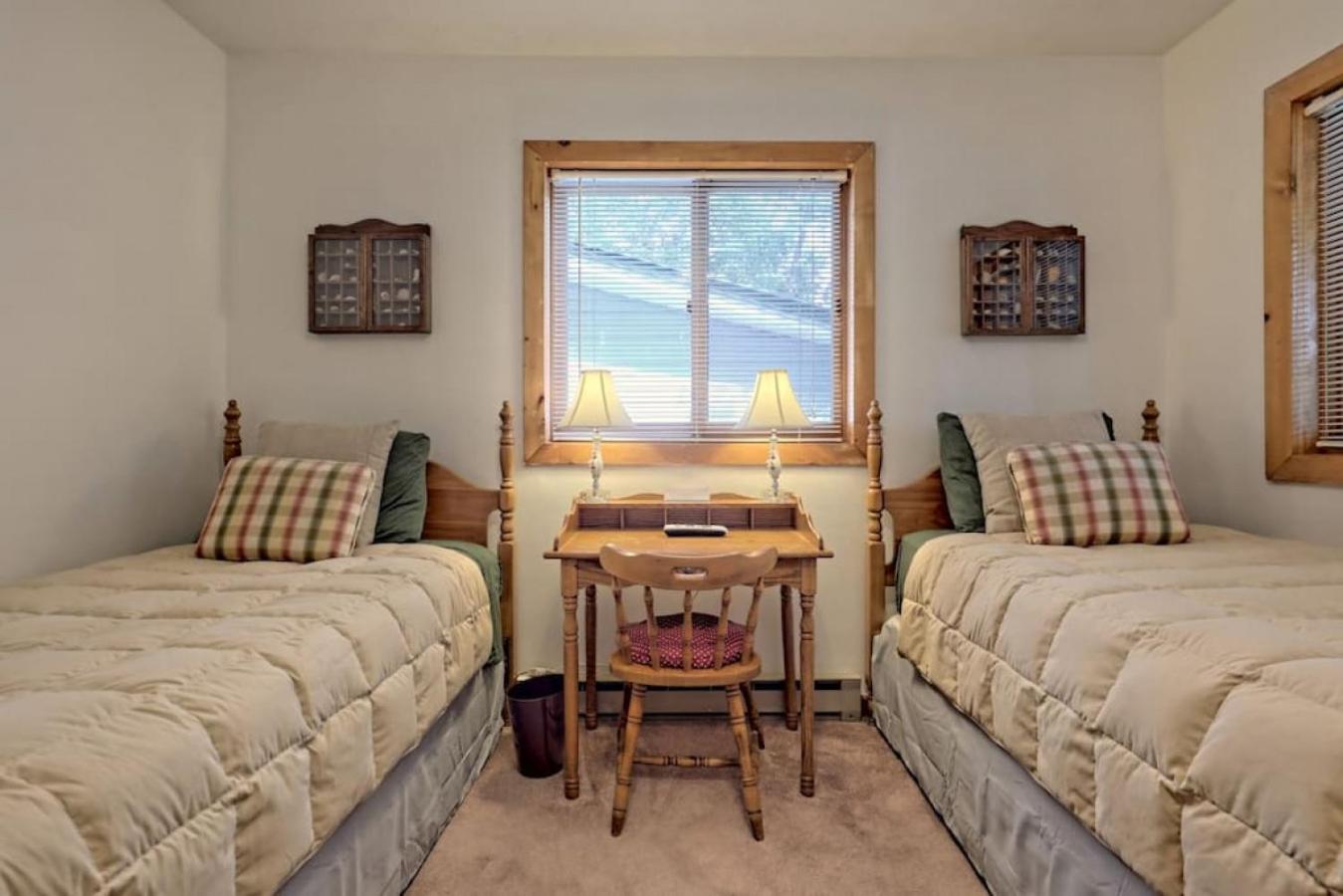 Hannahs Perch on Lake Burton with Private Top Patio and Bottom Dock