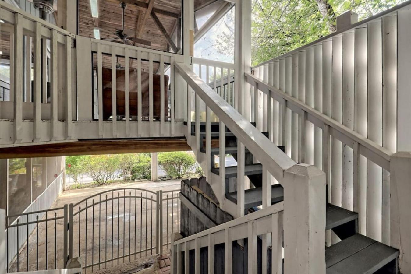 Hannahs Perch on Lake Burton with Private Top Patio and Bottom Dock