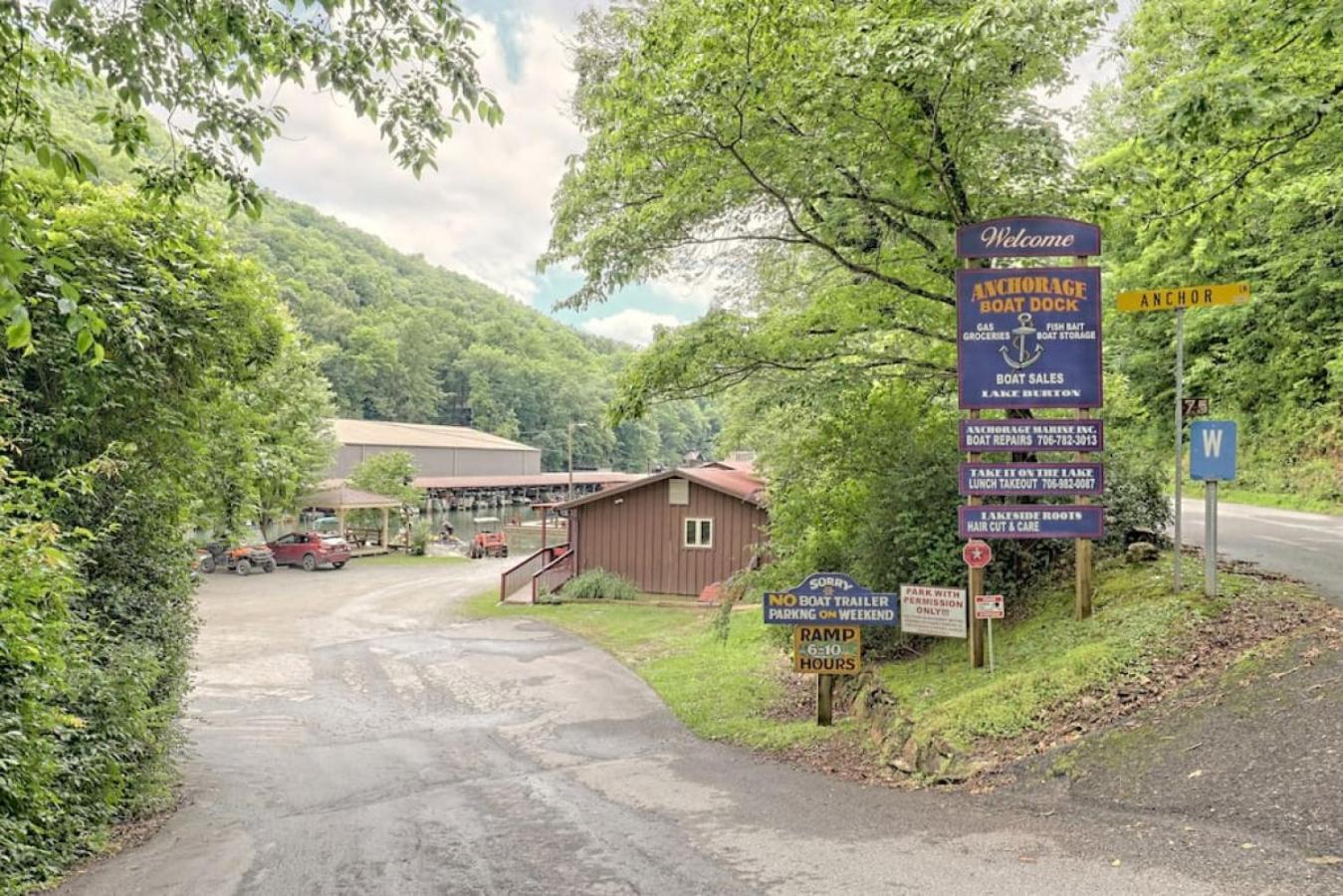 Hannahs Perch on Lake Burton with Private Top Patio and Bottom Dock