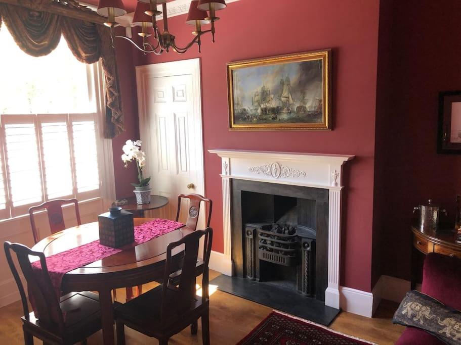 Luxury 2 bed Georgian Townhouse, Old Portsmouth