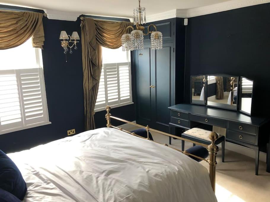 Luxury 2 bed Georgian Townhouse, Old Portsmouth