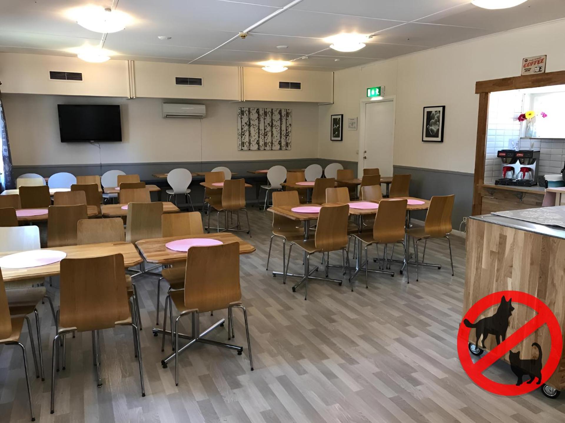 Communal lounge/ TV room