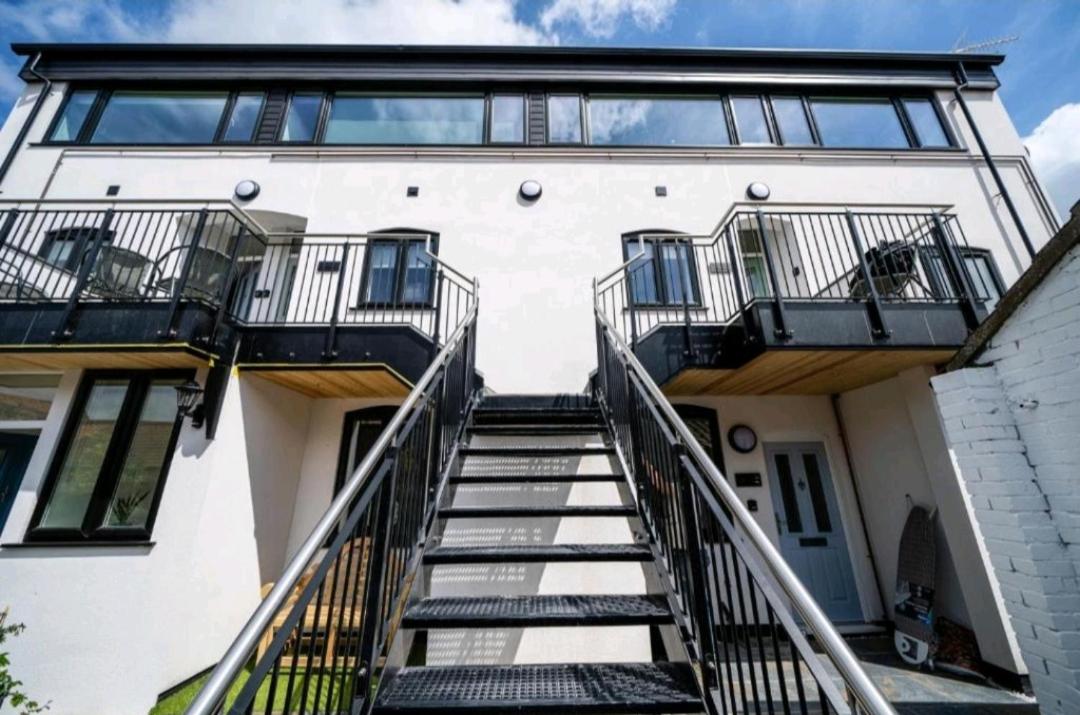 Sunset View, 2 bedrooms in the heart of Holt with parking