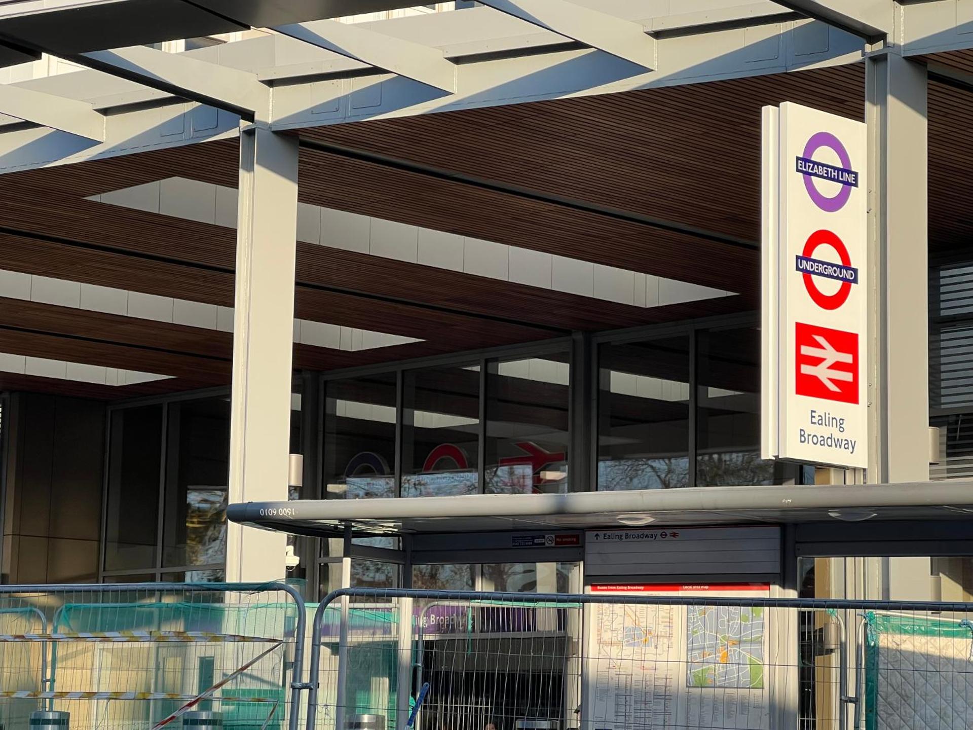 La Vie - Entire Apartment - Next to Central District Elizabeth line Tube Station - Near Central London & Wembley