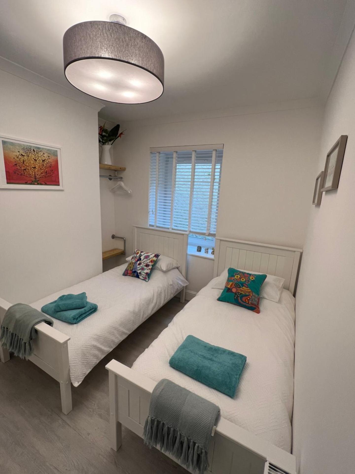 Large Three bed Two bathroom flat in Central Torquay