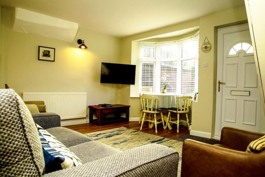 Hidden Gem Canal Facing Retreat with lovely walks