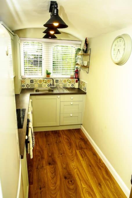 Hidden Gem Canal Facing Retreat with lovely walks