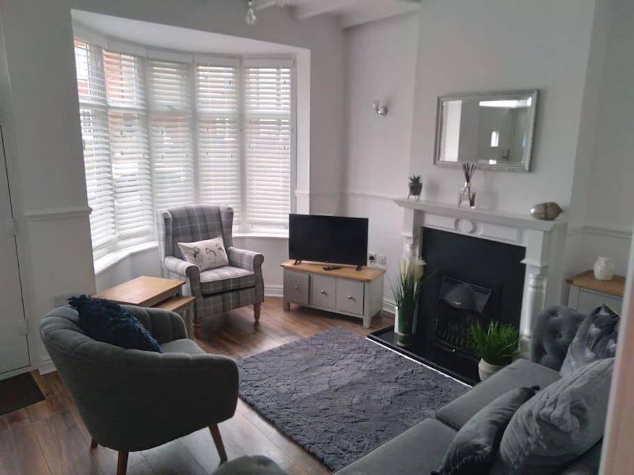 Communal lounge/ TV room