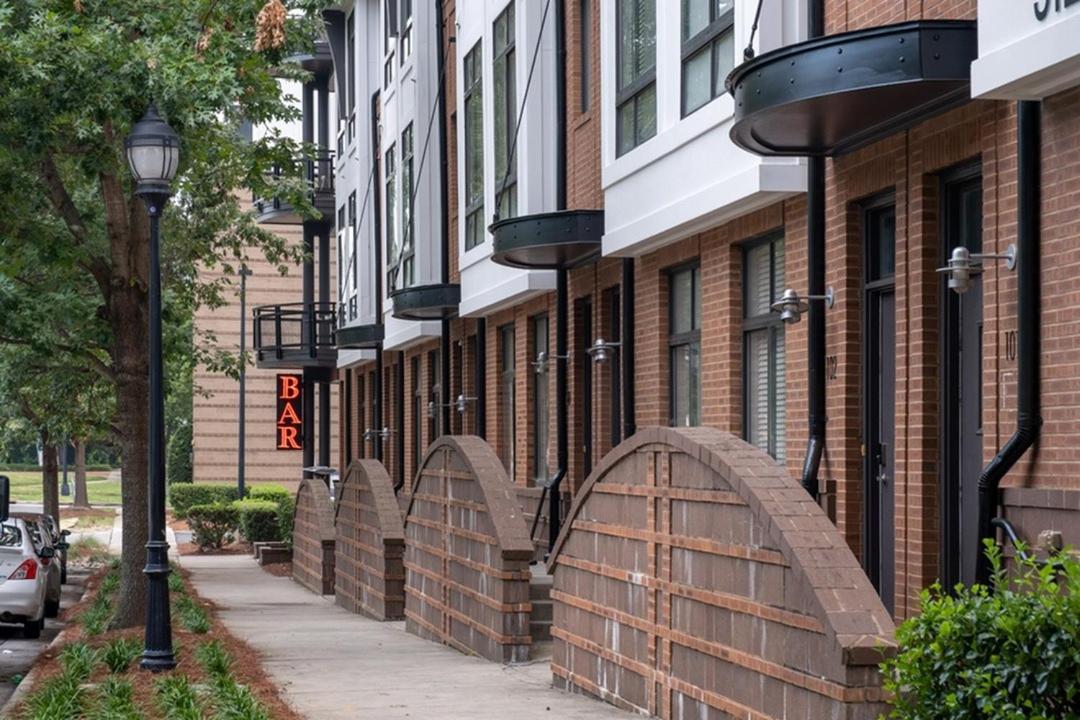 Uptown Townhouse Studio Apartment -WiFi-10 min walk to Spectrum Center