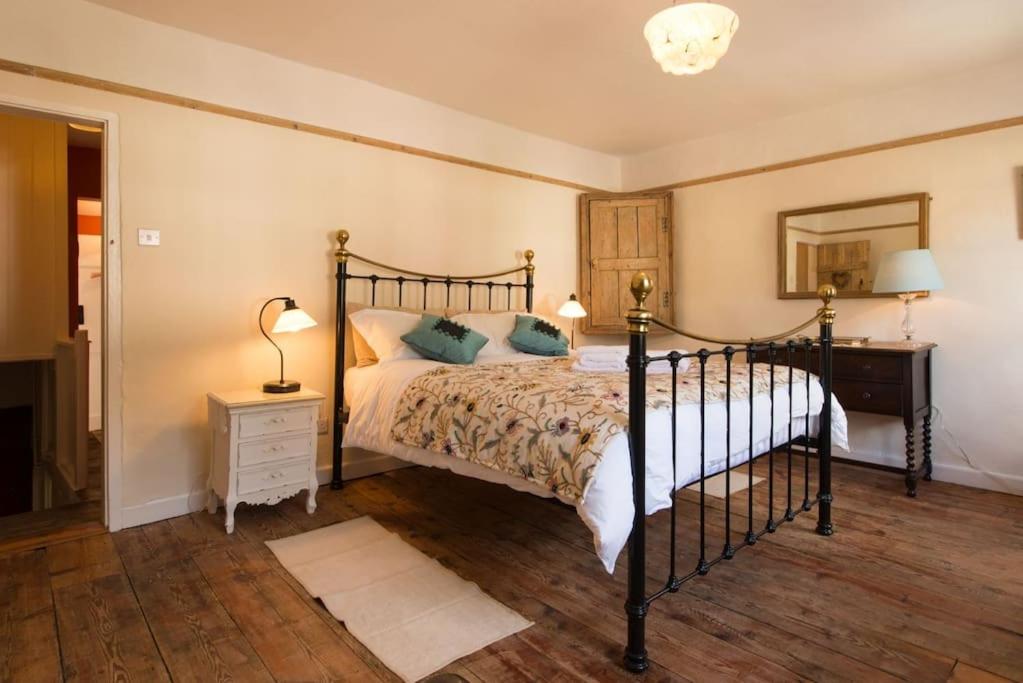 Romney, a cosy Victorian cottage in a picturesque Suffolk village